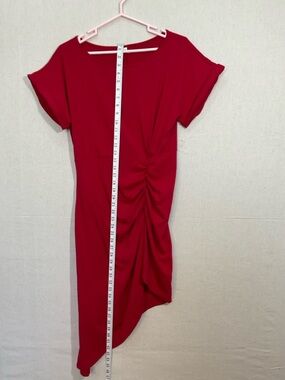 Asymmetric Ruched Short-Sleeve Red Dress
Medium A+++